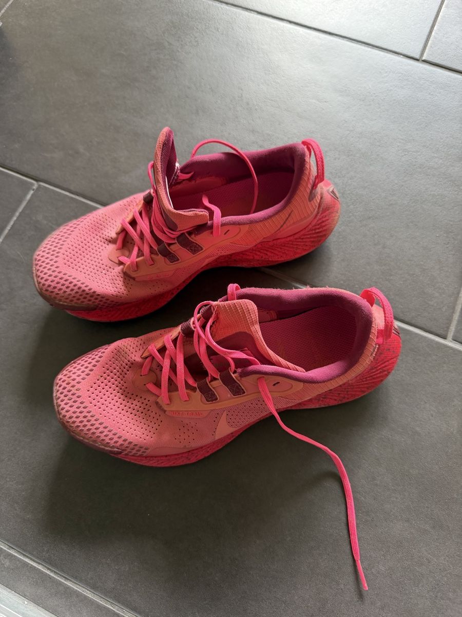 Nike Scarpe da donna: Pinke Nike Laufschuhe, Grösse 38.5 – Usato da Zürich venduto da ChiaraJacomet 4